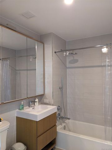 131-02A 40th Road 18H, Flushing, NY 11354