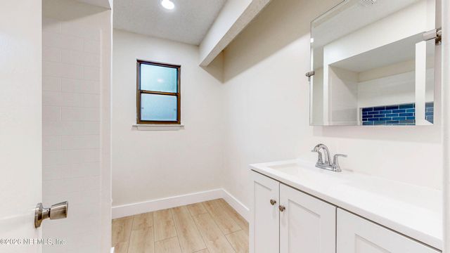 4773 BARNES S, Jacksonville, FL 32207
