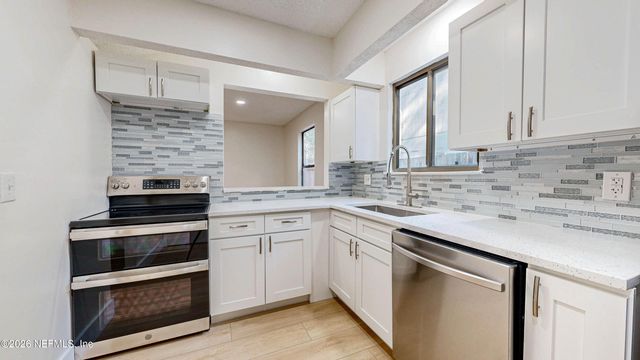4773 BARNES S, Jacksonville, FL 32207