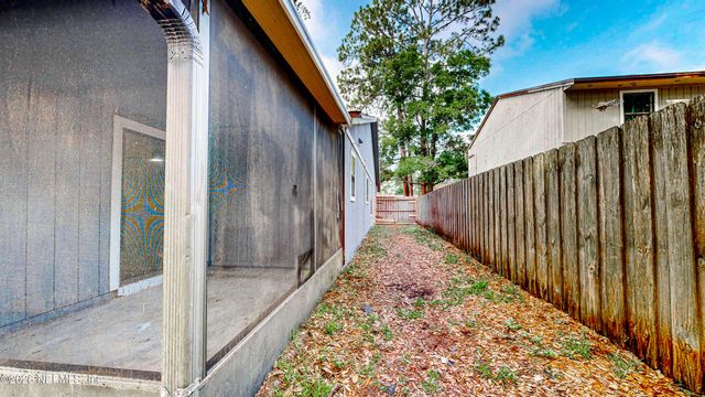 4773 BARNES S, Jacksonville, FL 32207
