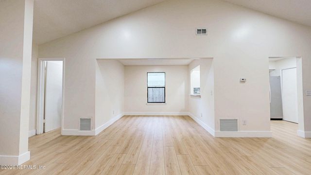 4773 BARNES S, Jacksonville, FL 32207