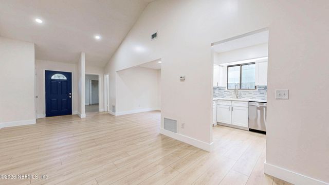 4773 BARNES S, Jacksonville, FL 32207