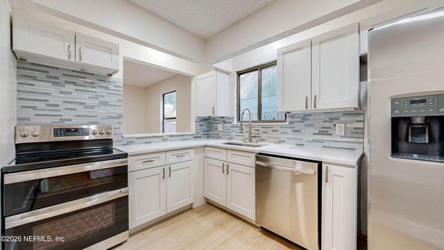 4773 BARNES S, Jacksonville, FL 32207