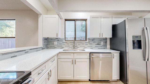 4773 BARNES S, Jacksonville, FL 32207