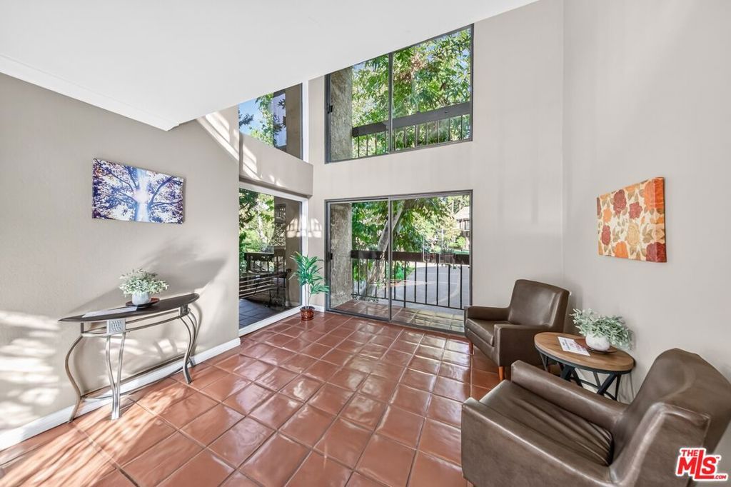 3481 Stancrest Drive 211, Glendale, CA 91208 — photo 2