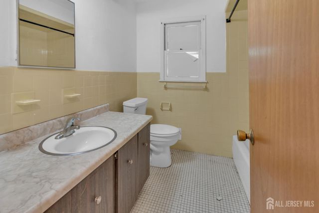 18 Foley Avenue, Edison, NJ 08820