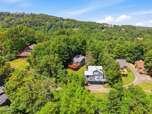 1415 S Baden Drive, Gatlinburg, TN 37738