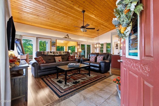 1415 S Baden Drive, Gatlinburg, TN 37738
