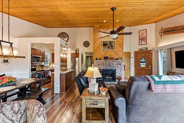 1415 S Baden Drive, Gatlinburg, TN 37738