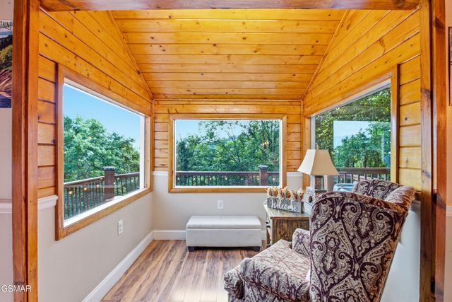 1415 S Baden Drive, Gatlinburg, TN 37738