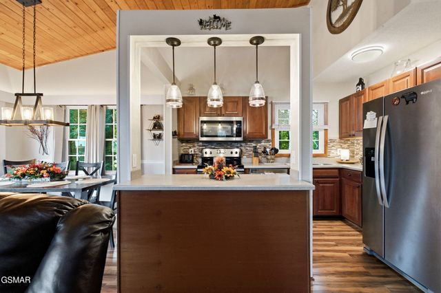 1415 S Baden Drive, Gatlinburg, TN 37738