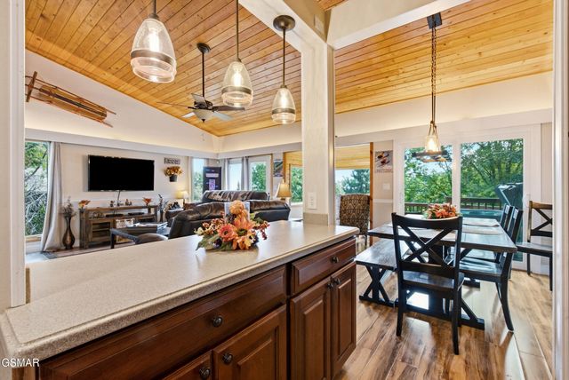 1415 S Baden Drive, Gatlinburg, TN 37738
