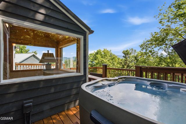 1415 S Baden Drive, Gatlinburg, TN 37738