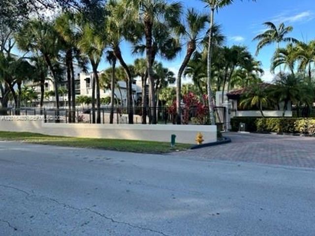 9001 SW 94 113, Miami, FL 33176