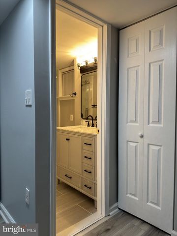 3221 HOLLY HILL DR, Falls Church, VA 22042