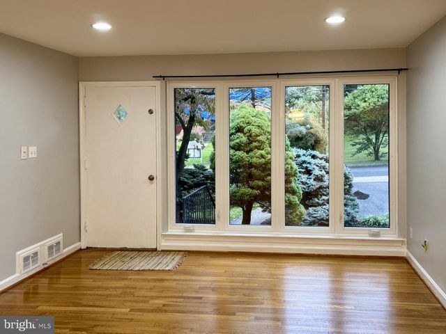 3221 HOLLY HILL DR, Falls Church, VA 22042