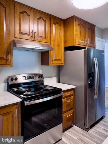 3221 HOLLY HILL DR, Falls Church, VA 22042