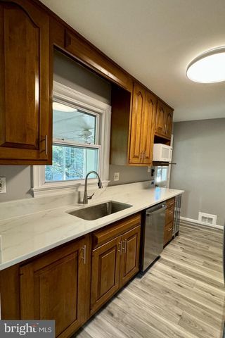 3221 HOLLY HILL DR, Falls Church, VA 22042