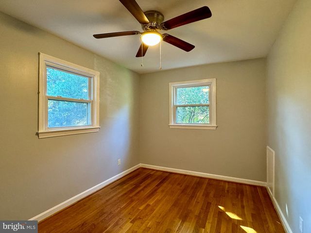 3221 HOLLY HILL DR, Falls Church, VA 22042