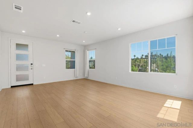 1512 Wingwood, Vista, CA 92083