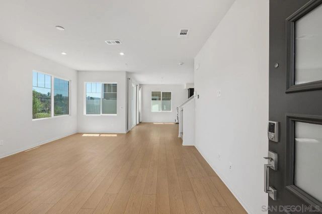1512 Wingwood, Vista, CA 92083