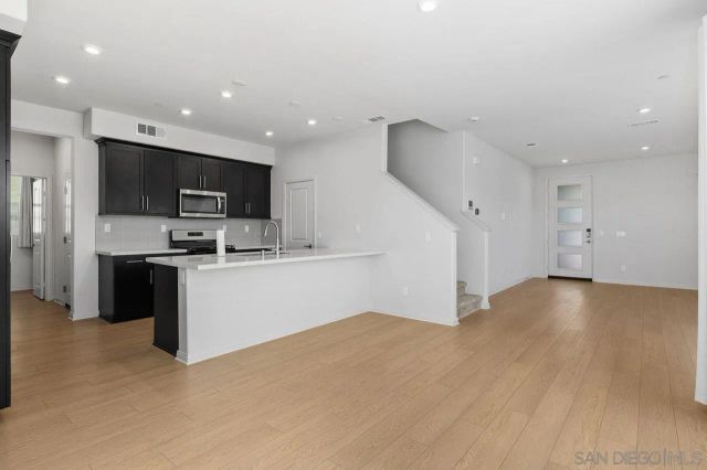 1512 Wingwood, Vista, CA 92083