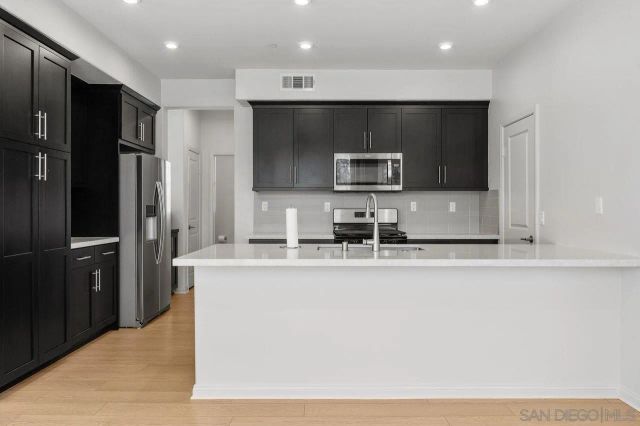 1512 Wingwood, Vista, CA 92083