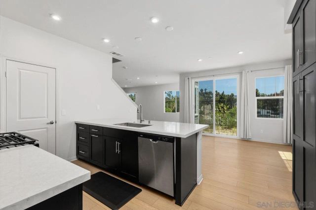 1512 Wingwood, Vista, CA 92083