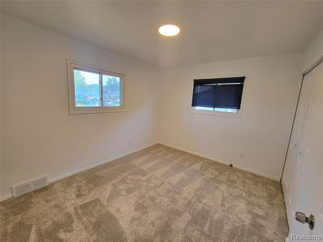 3039 Pearl Avenue, Warren, MI 48091