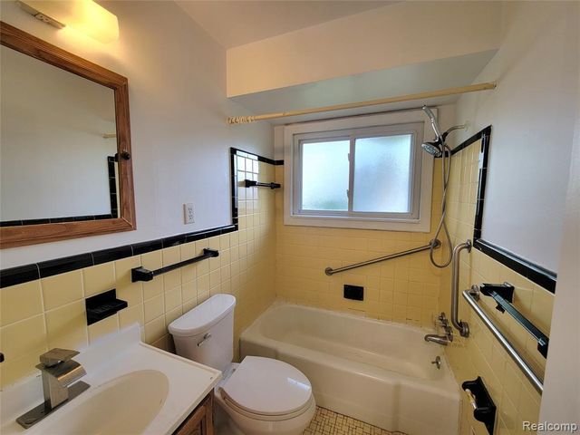 3039 Pearl Avenue, Warren, MI 48091