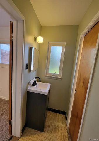 3039 Pearl Avenue, Warren, MI 48091