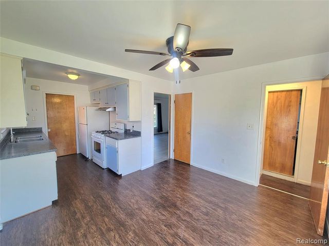 3039 Pearl Avenue, Warren, MI 48091