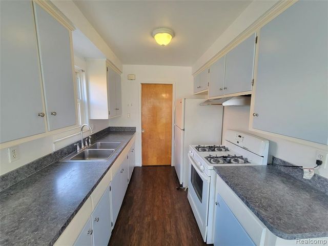 3039 Pearl Avenue, Warren, MI 48091