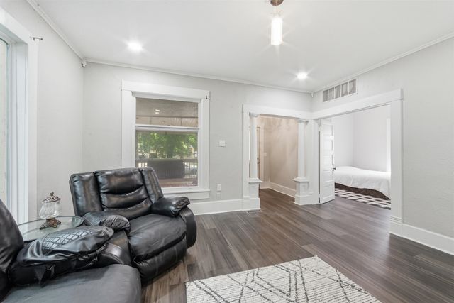 1124 S Market, Wichita, KS 67211