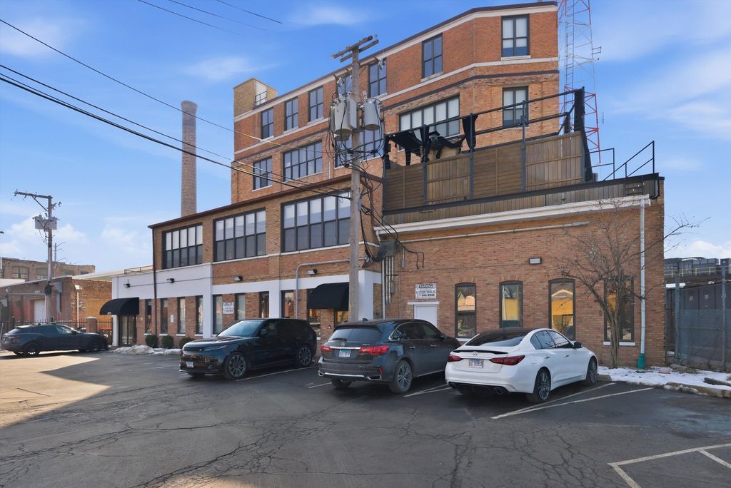 2675 W Grand Avenue, Chicago, IL 60612 — exterior