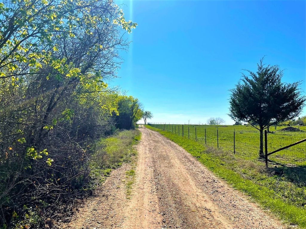 182 Hill County Road 3352, Hubbard, TX 76648