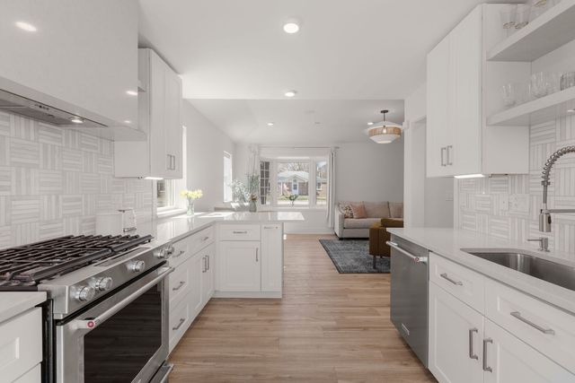 612 Kenwood Avenue, Libertyville, IL 60048