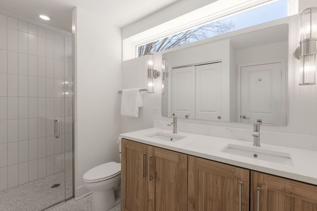 612 Kenwood Avenue, Libertyville, IL 60048