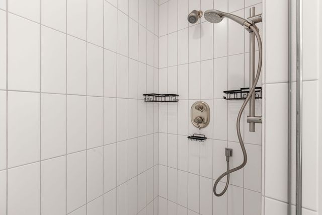 612 Kenwood Avenue, Libertyville, IL 60048