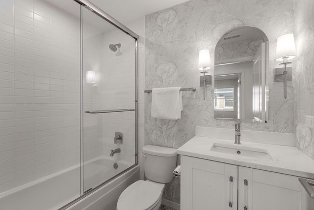 612 Kenwood Avenue, Libertyville, IL 60048