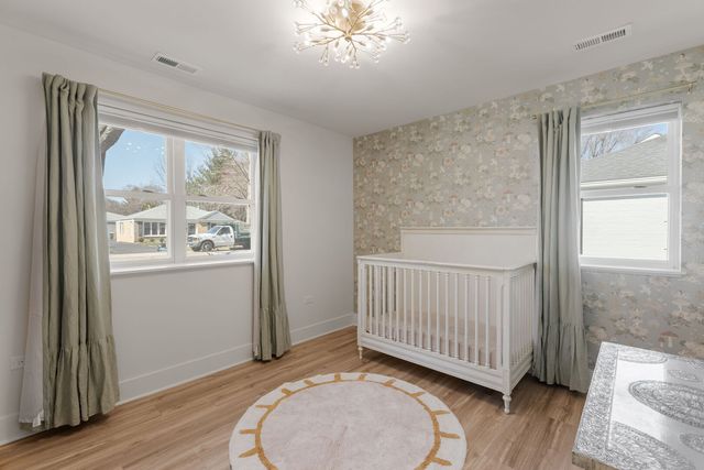 612 Kenwood Avenue, Libertyville, IL 60048