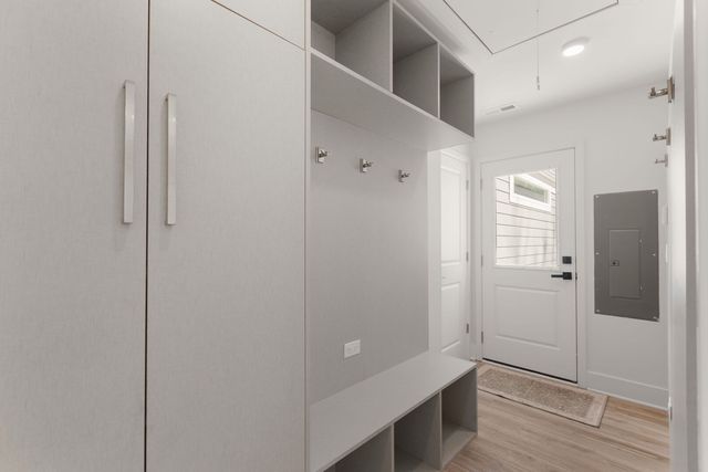 612 Kenwood Avenue, Libertyville, IL 60048