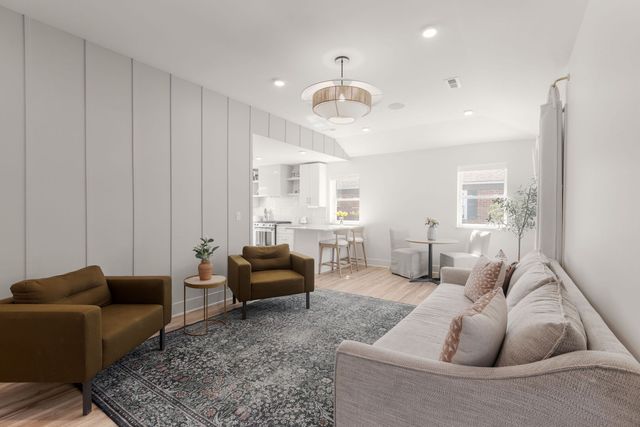 612 Kenwood Avenue, Libertyville, IL 60048