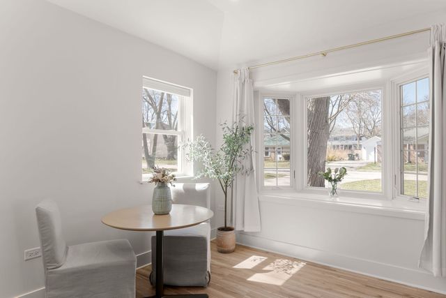 612 Kenwood Avenue, Libertyville, IL 60048