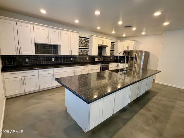 4243 E GLENEAGLE Drive, Chandler, AZ 85249