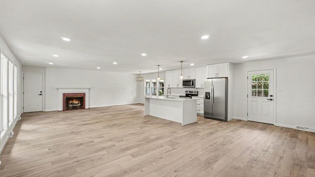 3401 Farmington Road, Lexington, KY 40503