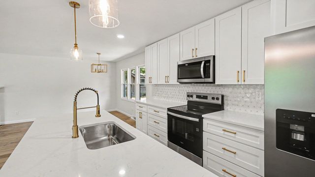 3401 Farmington Road, Lexington, KY 40503
