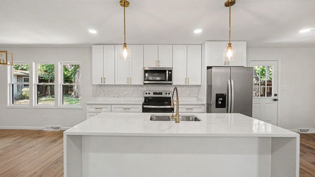 3401 Farmington Road, Lexington, KY 40503