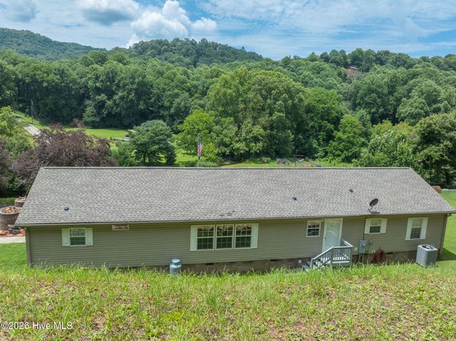 4122 Fairview Road, Andrews, NC 28901