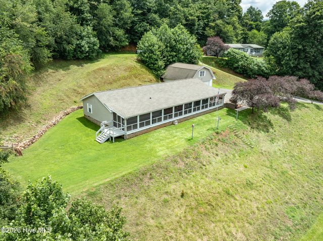 4122 Fairview Road, Andrews, NC 28901